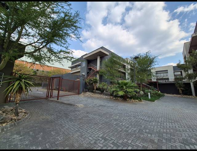 7,296M² OFFICE FOR SALE IN LONGMEADOW